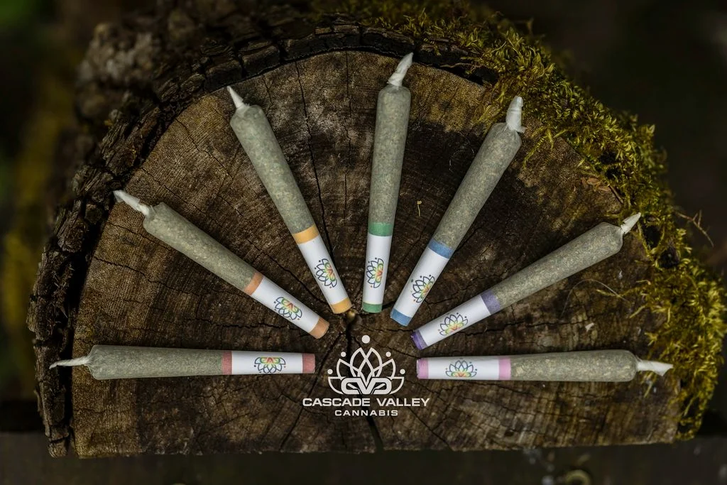 7 joints, each a different color, are arranged to form a rainbow.